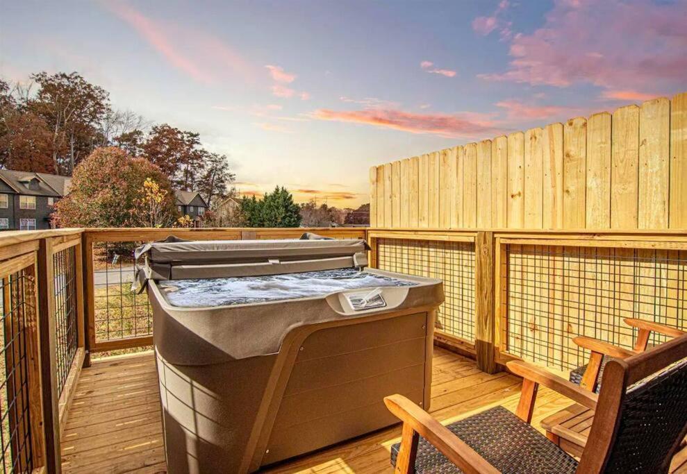 Willow Trace: Family Retreat, Hot Tub, Gaming! พิเจนฟอร์จ ภายนอก รูปภาพ