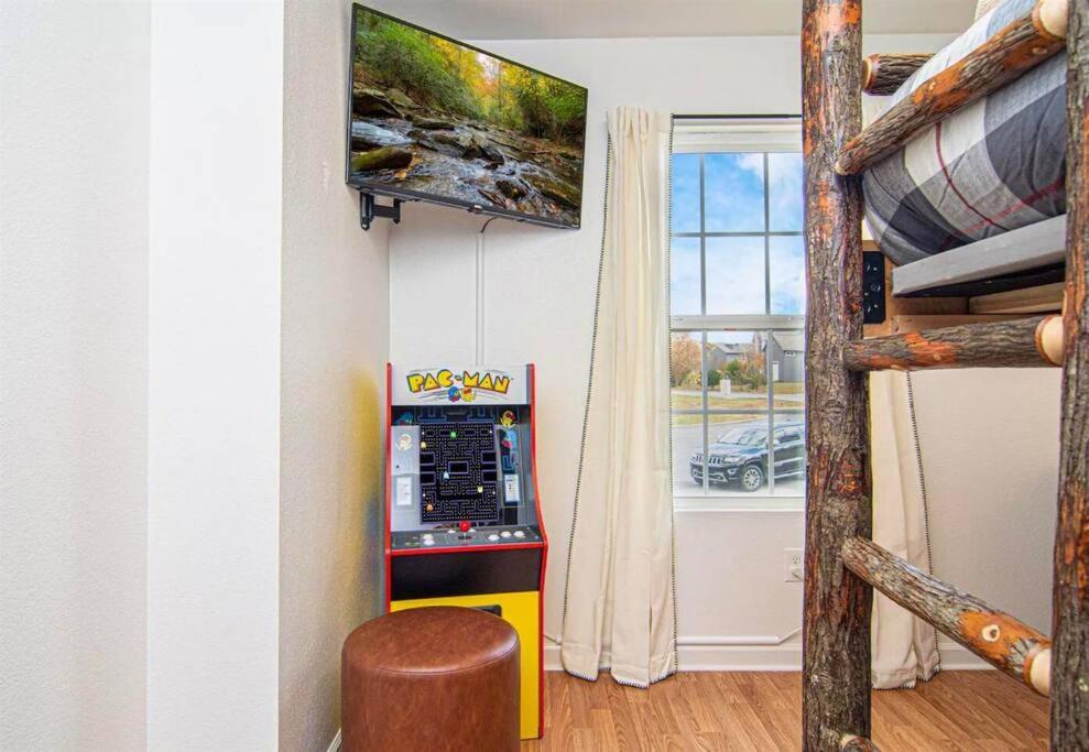 Willow Trace: Family Retreat, Hot Tub, Gaming! พิเจนฟอร์จ ภายนอก รูปภาพ