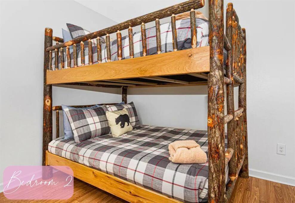 Willow Trace: Family Retreat, Hot Tub, Gaming! พิเจนฟอร์จ ภายนอก รูปภาพ