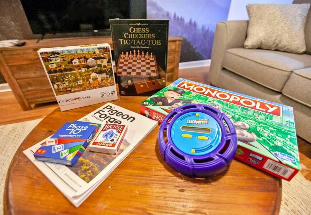 Willow Trace: Family Retreat, Hot Tub, Gaming! พิเจนฟอร์จ ภายนอก รูปภาพ