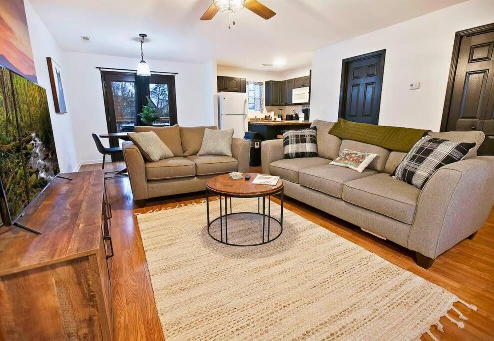 Willow Trace: Family Retreat, Hot Tub, Gaming! พิเจนฟอร์จ ภายนอก รูปภาพ